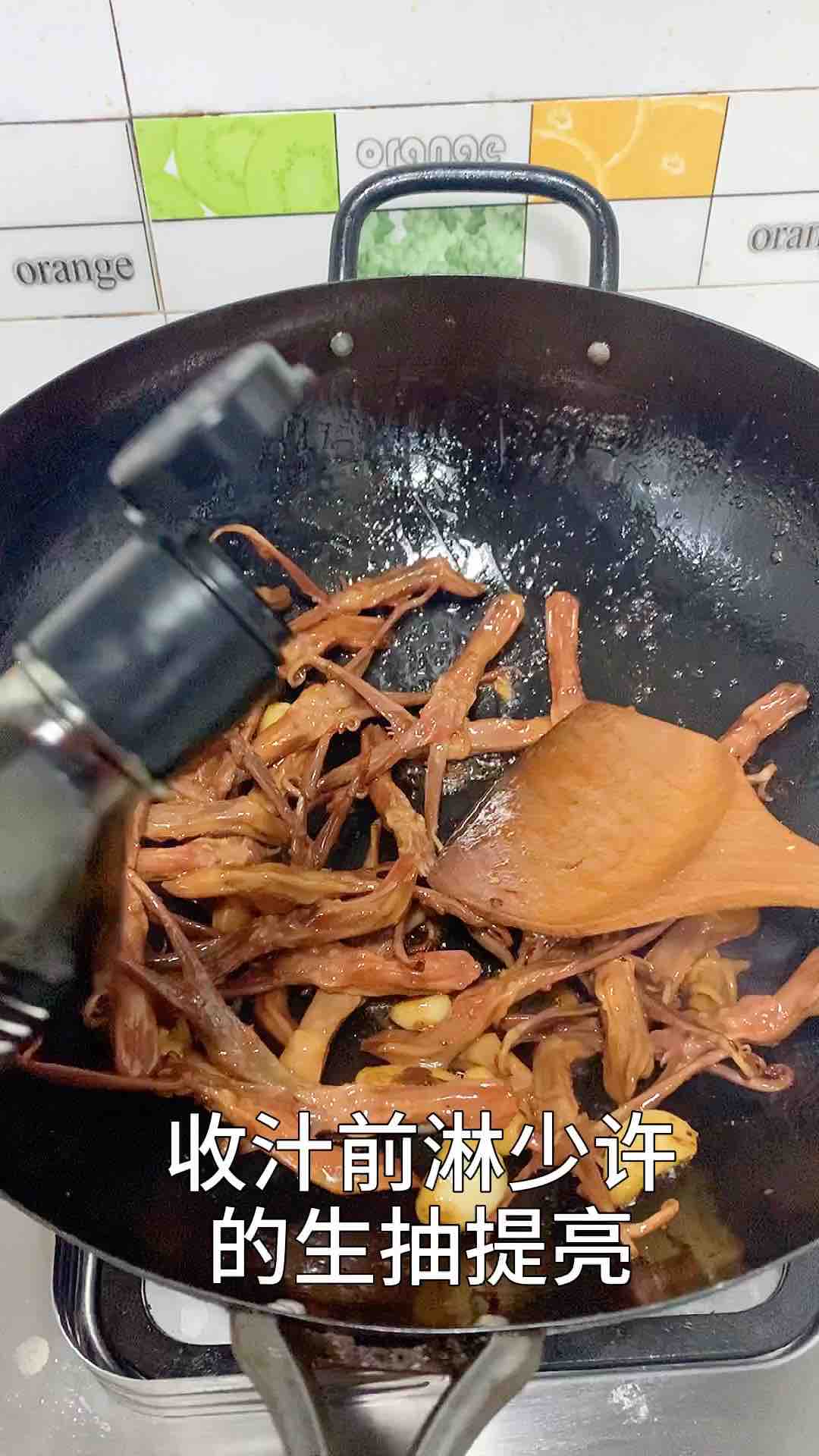 按孩子的要求，來個(gè)全新的鴨舌小吃的做法-家常味燒菜譜