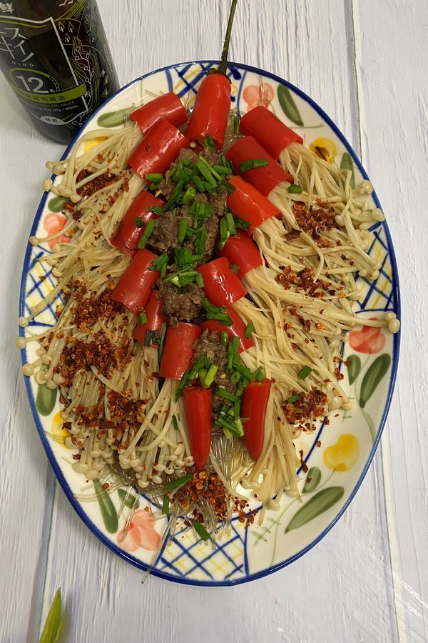 #年味食足#鞭炮牛肉金針菇的做法-香辣味蒸菜譜