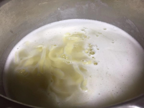 雪菜肉丁手搟面的做法-咸鮮味煮菜譜