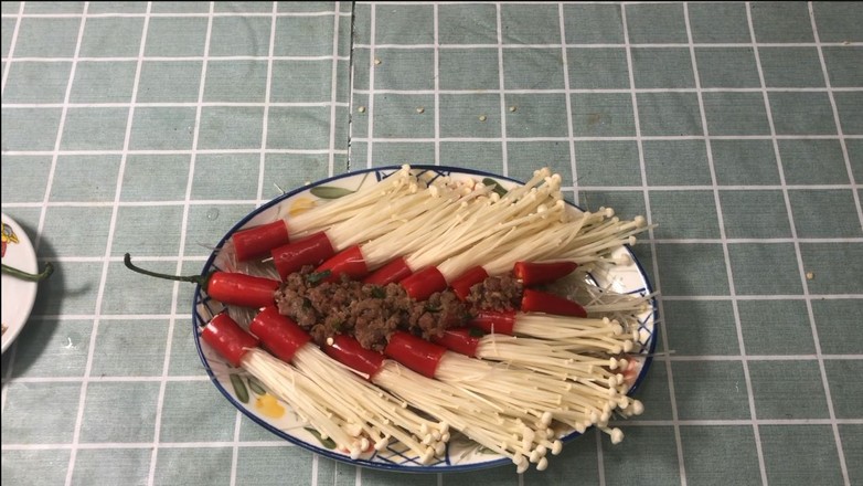 #年味食足#鞭炮牛肉金針菇的做法-香辣味蒸菜譜