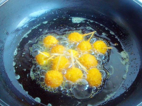 酥炸鵪鶉蛋的做法-家常味炸菜譜