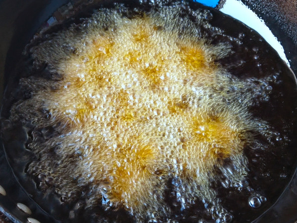 干炸丸子的做法-家常味炸菜譜