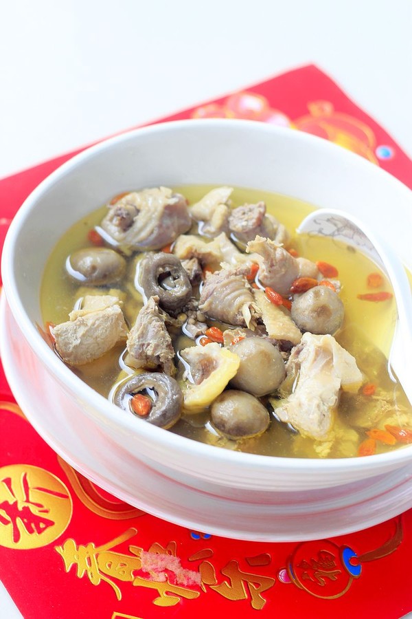口菇燉土雞的做法-家常味燉菜譜