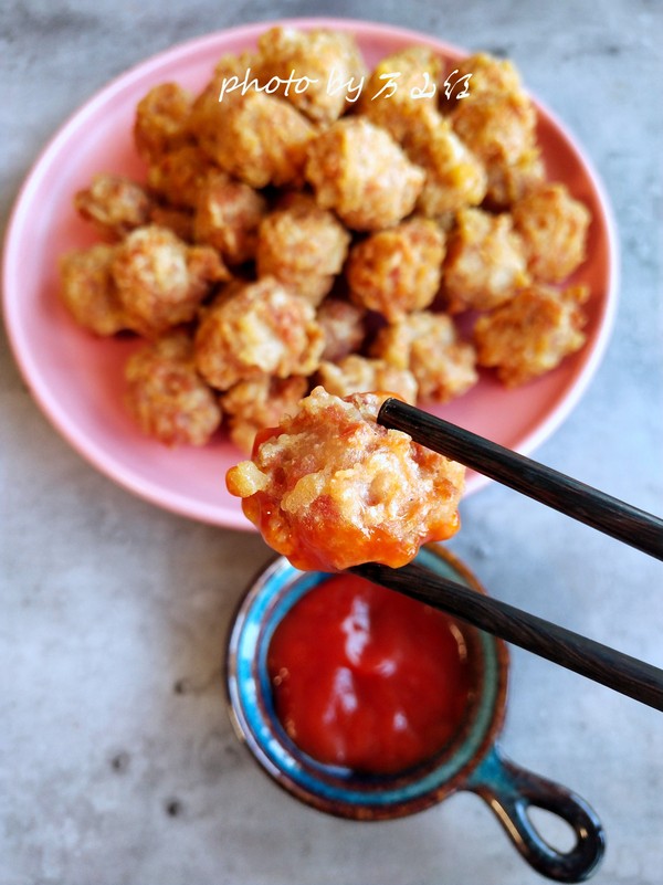 干炸丸子的做法-家常味炸菜譜