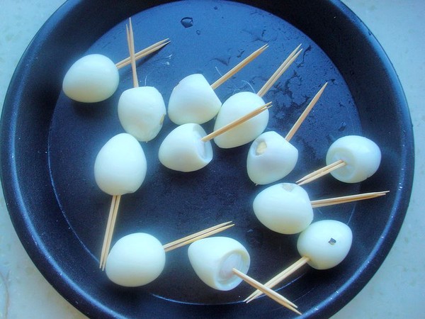 酥炸鵪鶉蛋的做法-家常味炸菜譜