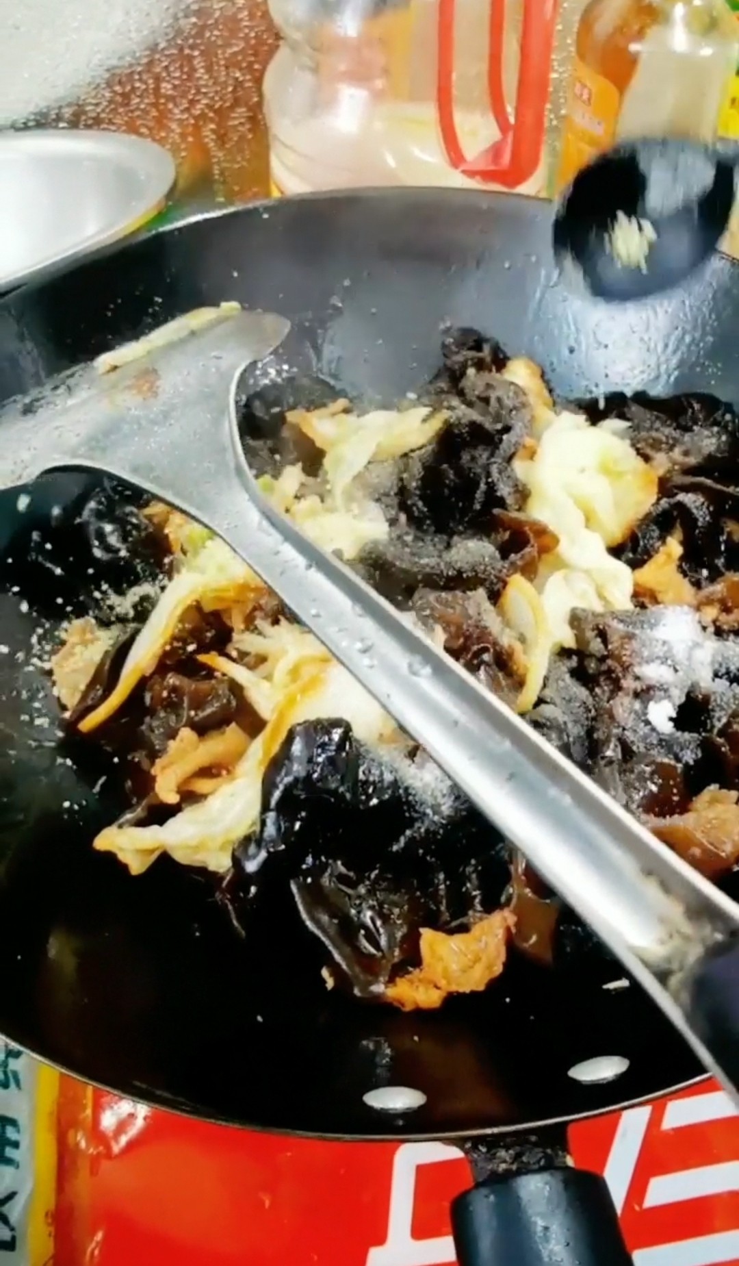 木耳炒肉的做法-咸鮮味炒菜譜-易網健康養生網 木耳炒肉的做法-咸鮮味炒菜譜