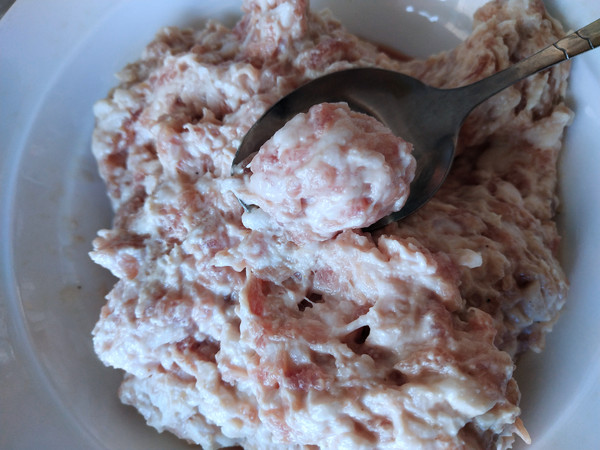 干炸丸子的做法-家常味炸菜譜