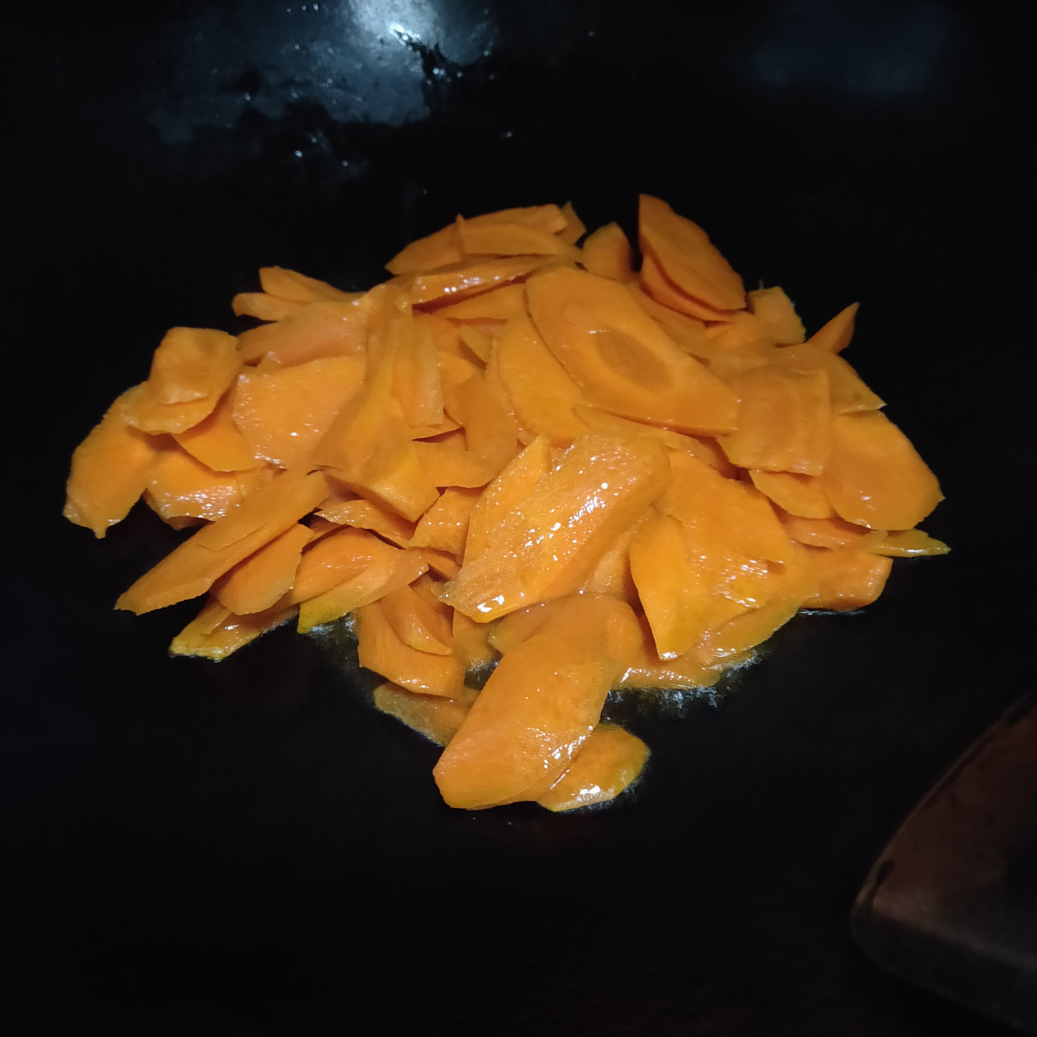 胡蘿卜炒蝦仁的做法-咸鮮味炒菜譜-易網健康養生網 胡蘿卜炒蝦仁的做法-咸鮮味炒菜譜