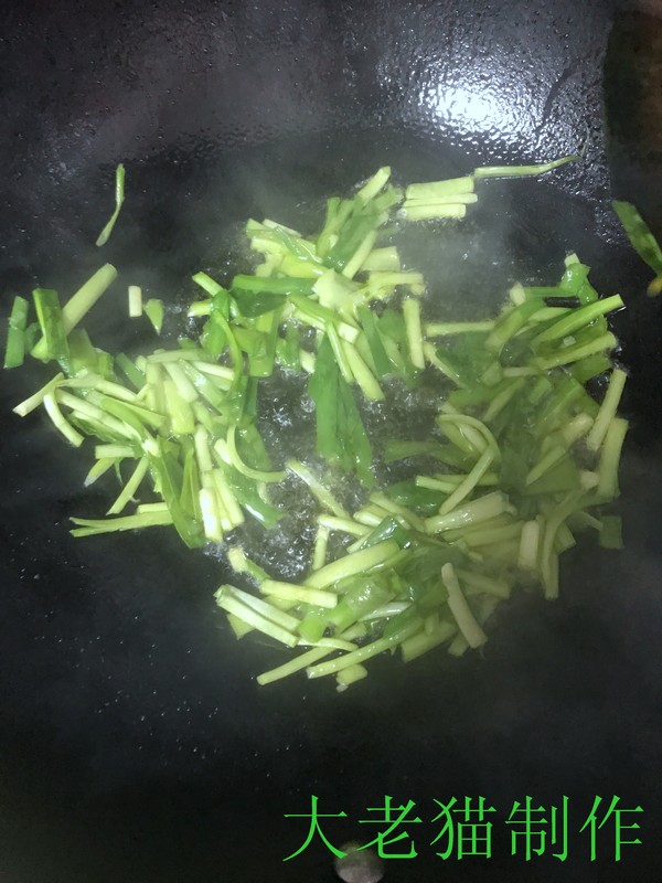 韭菜炒魷魚花的做法-咸鮮味炒菜譜