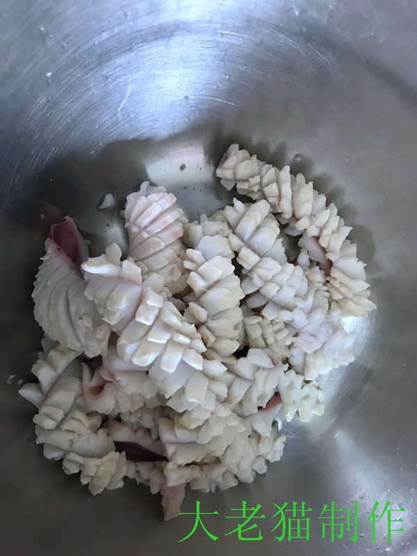 韭菜炒魷魚花的做法-咸鮮味炒菜譜