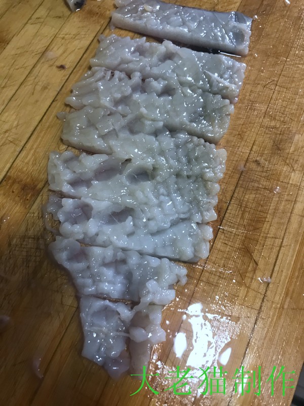 韭菜炒魷魚花的做法-咸鮮味炒菜譜