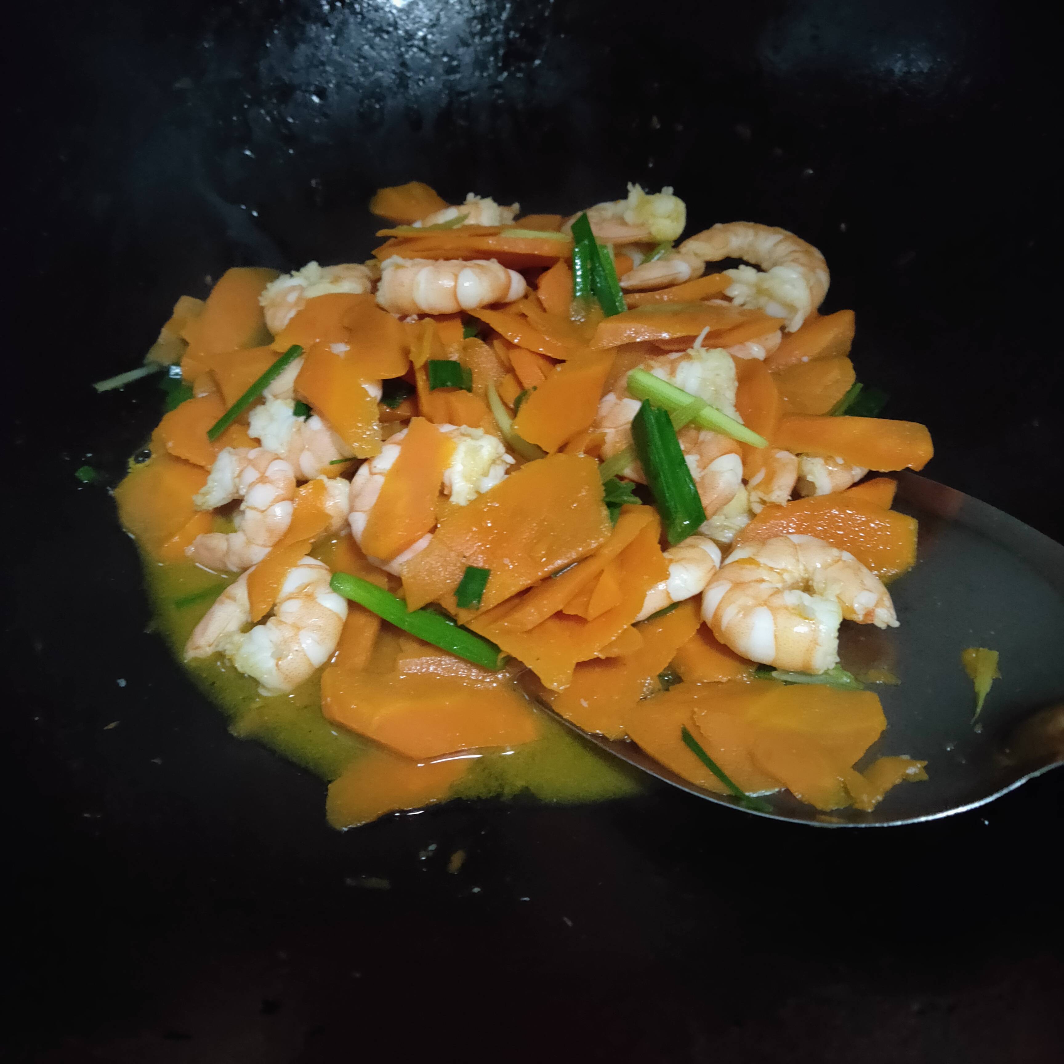 胡蘿卜炒蝦仁的做法-咸鮮味炒菜譜-易網健康養生網 胡蘿卜炒蝦仁的做法-咸鮮味炒菜譜