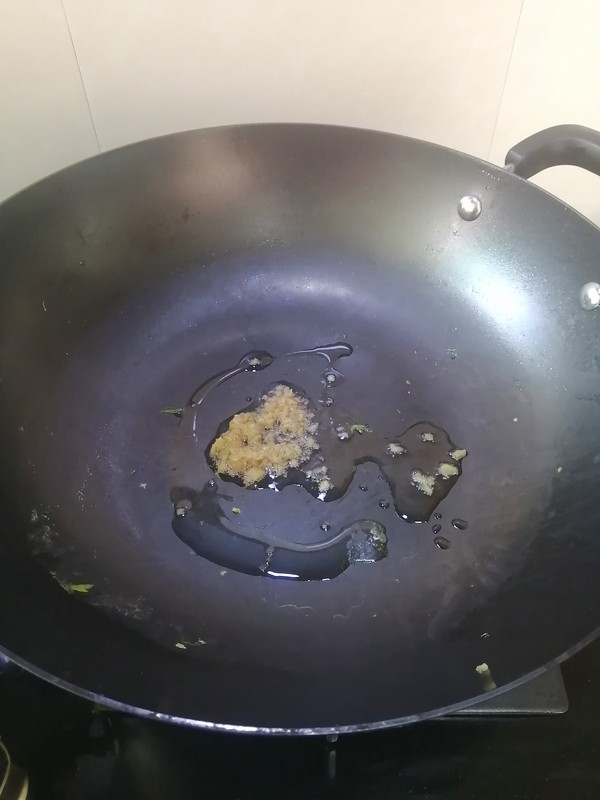 簡簡單單也不失美味~~臘肉炒西芹的做法-家常味炒菜譜