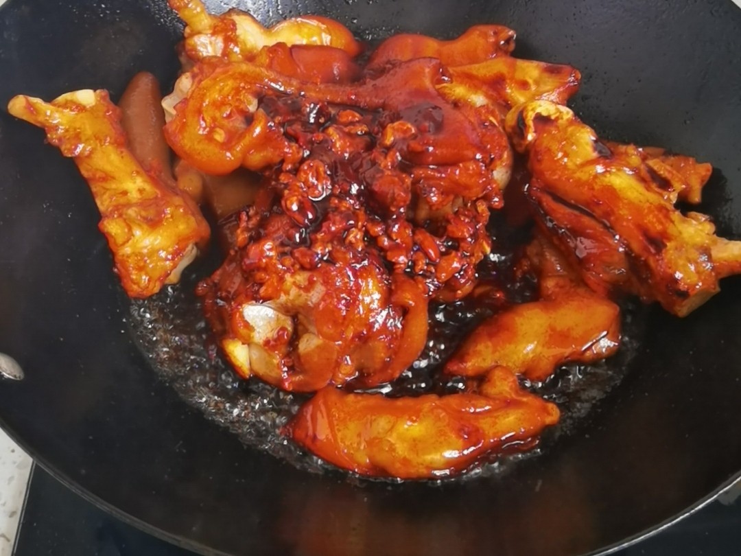 腐乳豬蹄-滿滿的膠原蛋白，軟糯不油膩，入口即化的做法-咸鮮味燉菜譜