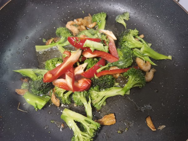 蝦仁炒西蘭花的做法-家常味炒菜譜