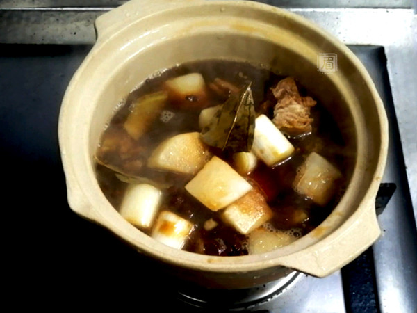 簡易羊肉煲的做法-咸鮮味燉菜譜-易網健康養生網 簡易羊肉煲的做法-咸鮮味燉菜譜