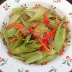 簡簡單單也不失美味~~臘肉炒西芹的做法-家常味炒菜譜