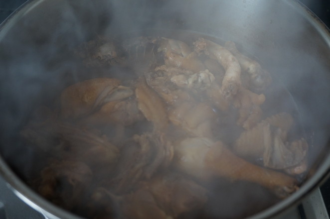 不用濃油赤醬也可以很下飯紅燒栗子雞的做法-家常味燉菜譜