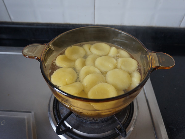 薺菜炒土豆疙瘩的做法-家常味炒菜譜