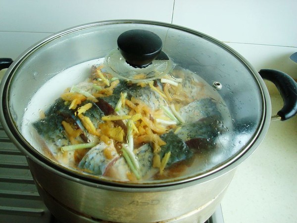 榨菜蒸魚的做法-咸鮮味蒸菜譜