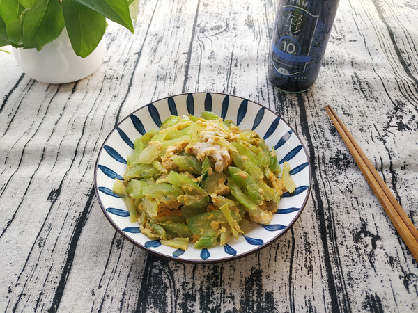 可以吃出肉的味道素菜——西芹滑蛋的做法-家常味炒菜譜