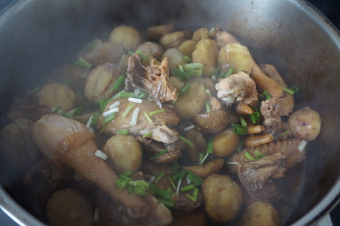 不用濃油赤醬也可以很下飯紅燒栗子雞的做法-家常味燉菜譜