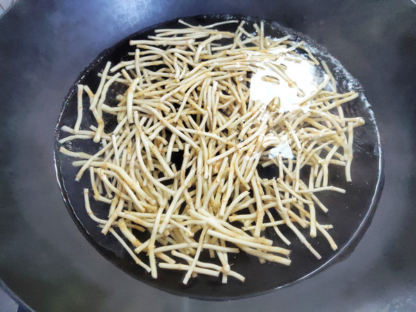 涼拌折耳根的做法-酸辣味拌菜譜