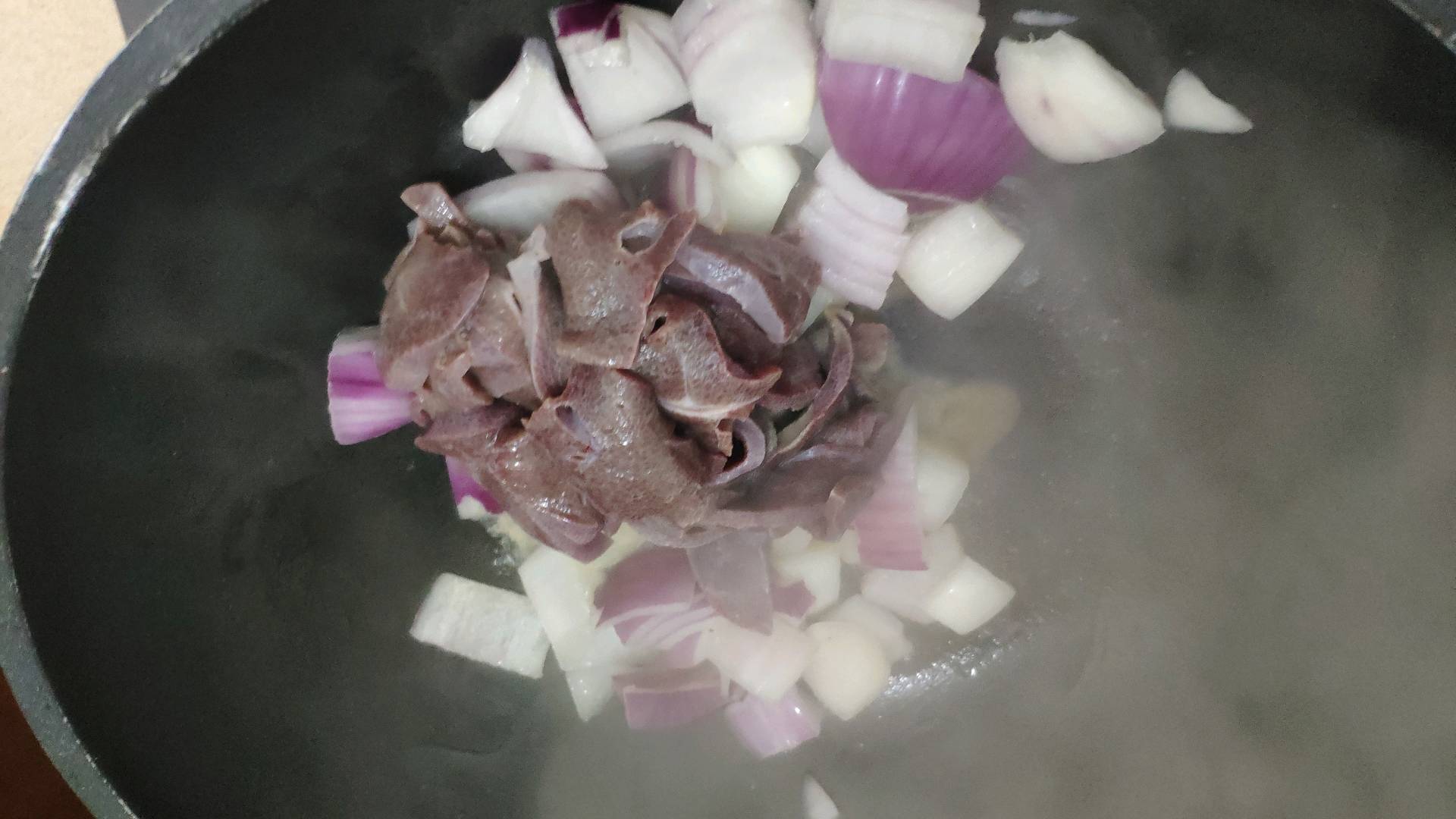 爆炒豬肝的做法-蔥香味爆菜譜