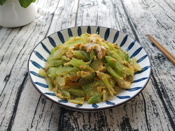 可以吃出肉的味道素菜——西芹滑蛋的做法-家常味炒菜譜