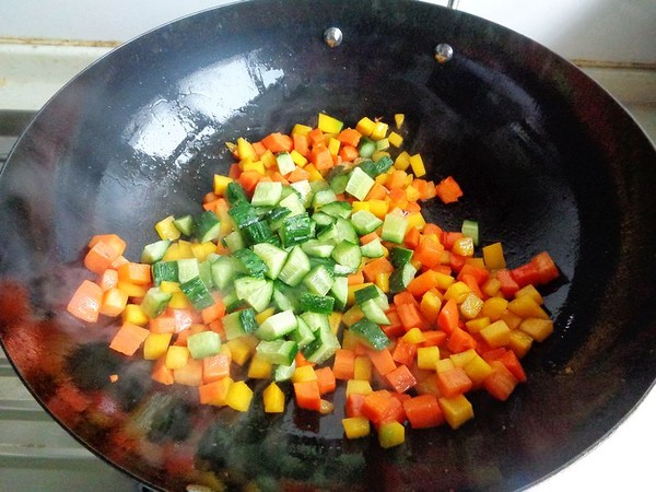 胡蘿卜黃瓜炒肉丁的做法-家常味炒菜譜