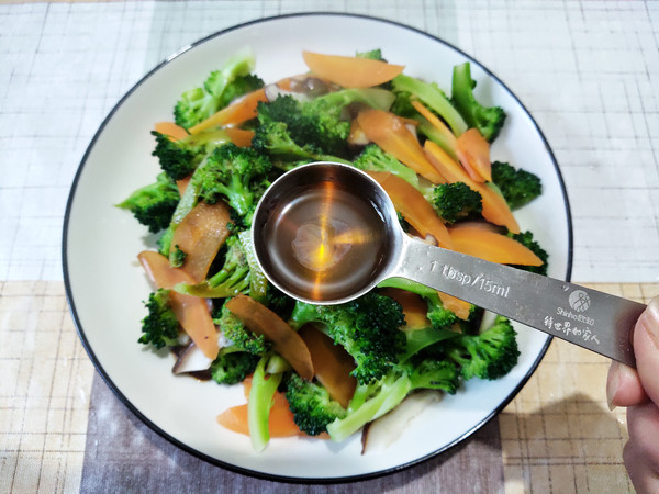 涼拌西蘭花的做法-其它口味拌菜譜