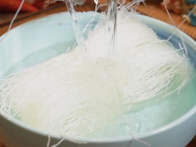 湯鮮味咩的花甲粉絲煲，一口就愛上！的做法-咸鮮味煮菜譜