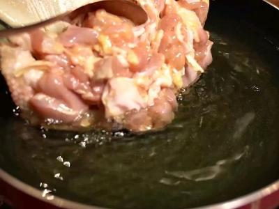 這辣子雞做完不拿去開店，我感覺都對(duì)不起的做法-香辣味炒菜譜