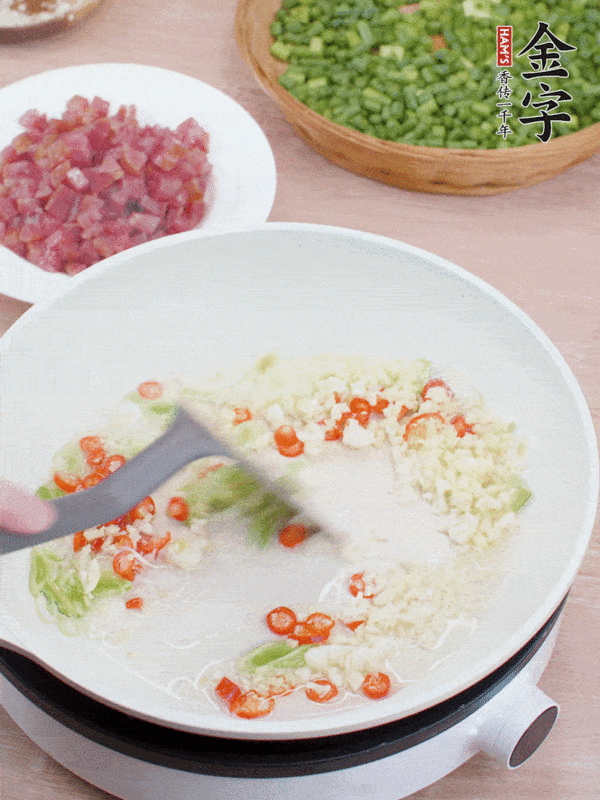 香腸小炒蒜苔的做法-香辣味炒菜譜