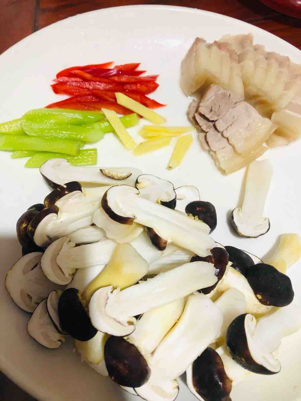 松茸炒肉片的做法-家常味炒菜譜