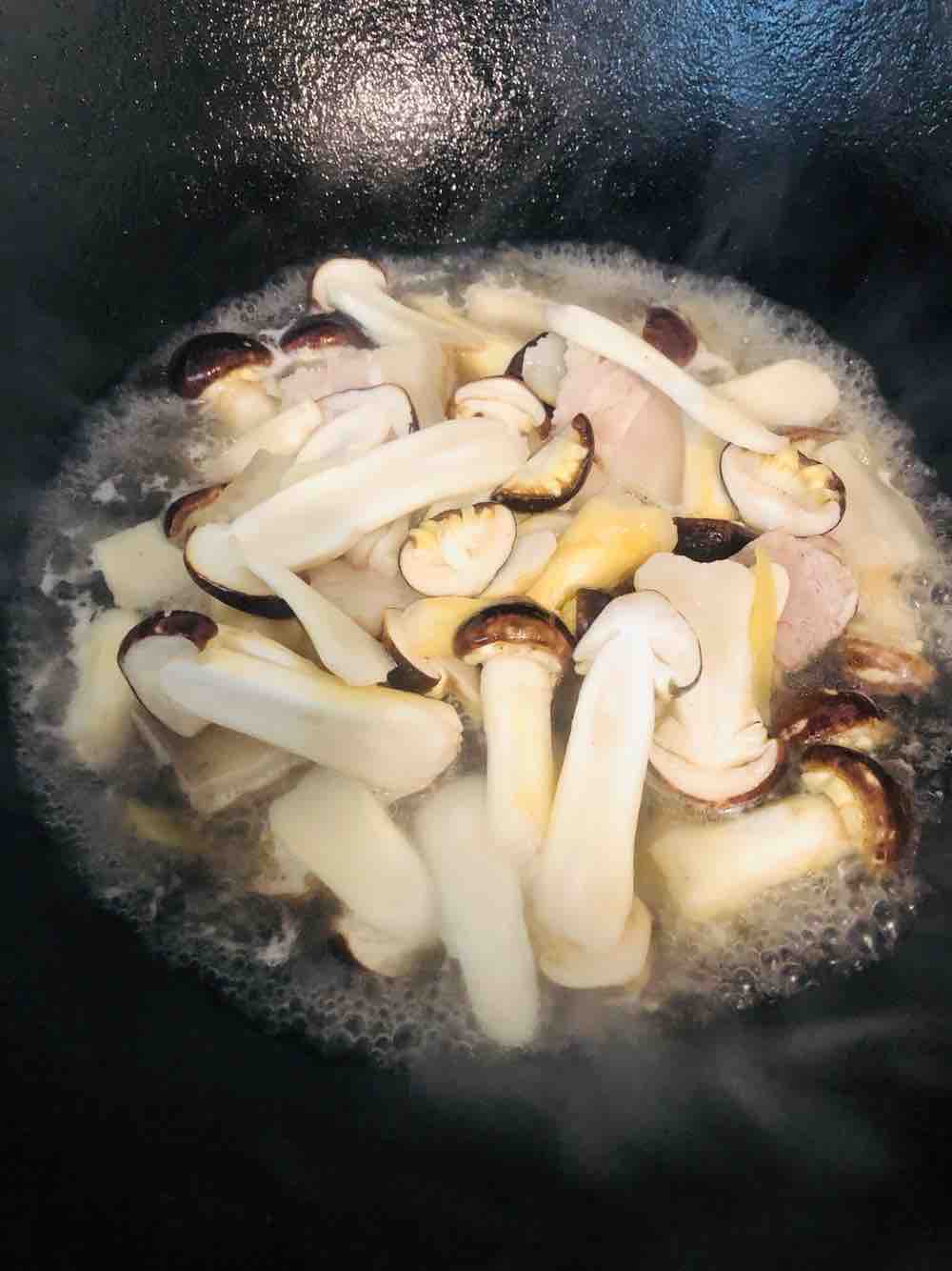 松茸炒肉片的做法-家常味炒菜譜