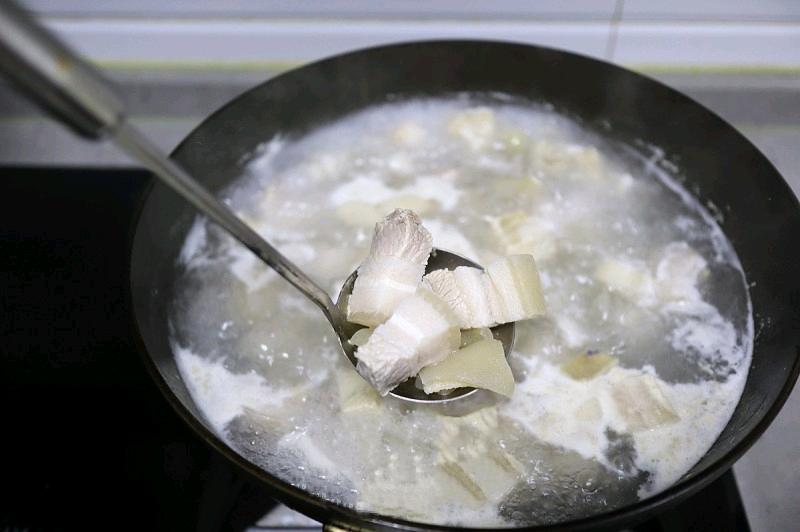 無油腐乳紅燒肉的做法-咸鮮味燉菜譜