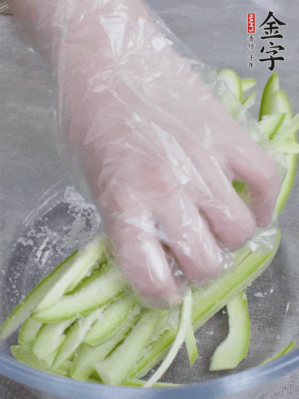 火腿醬炒西葫蘆的做法-麻辣味炒菜譜