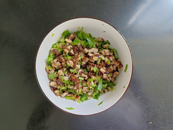 芹菜香菇夾茄子的做法-家常味蒸菜譜