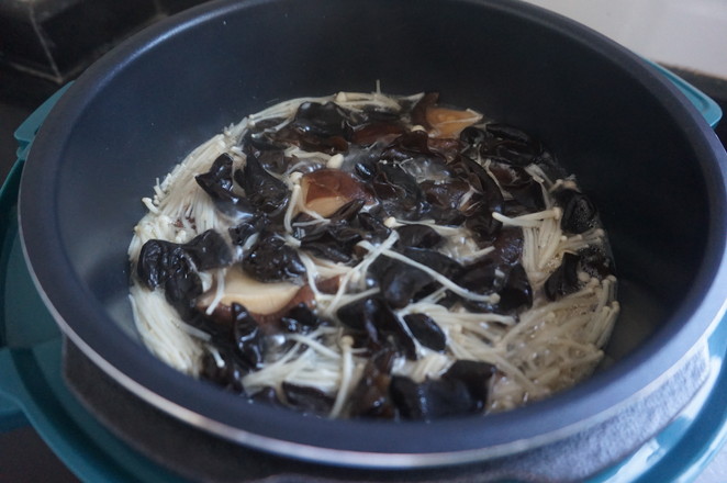 炒素三菌的做法-家常味炒菜譜