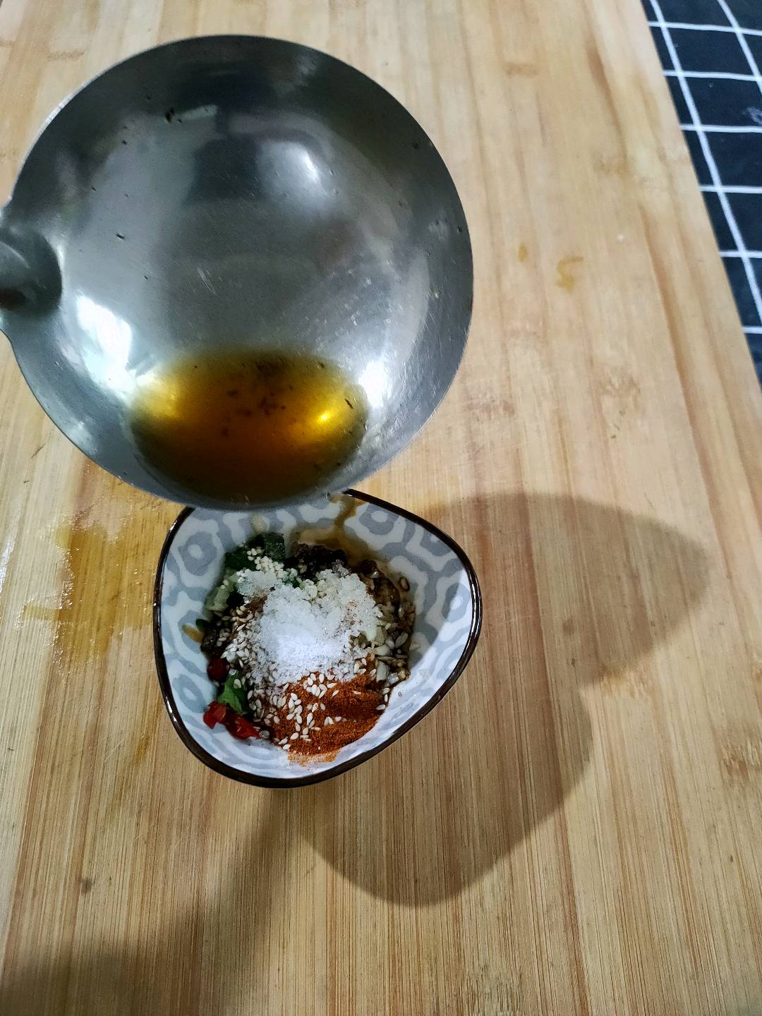 豬皮凍的做法-家常味拌菜譜