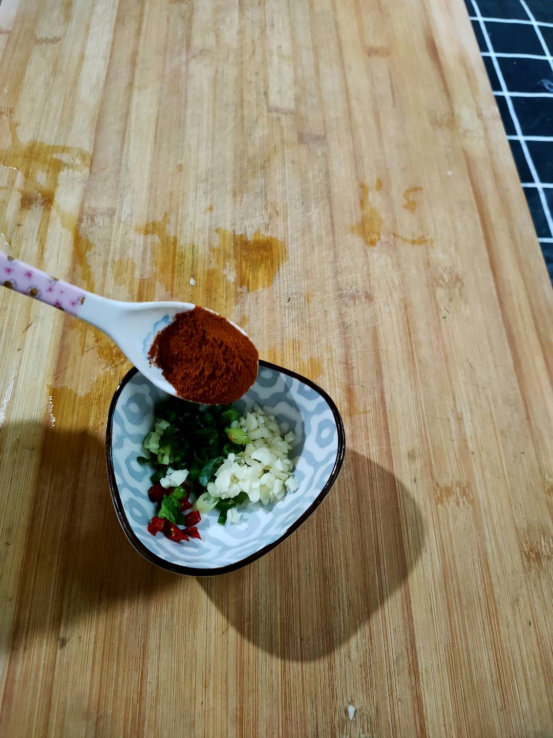 豬皮凍的做法-家常味拌菜譜