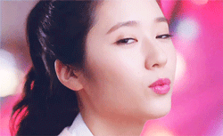  嘟嘴賣萌?麻煩先把唇部保養好再說 