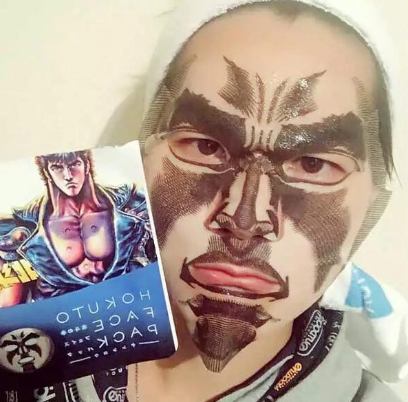  熱血動漫也可滿滿的膠原蛋白 不管在哪都不忘敷面膜 