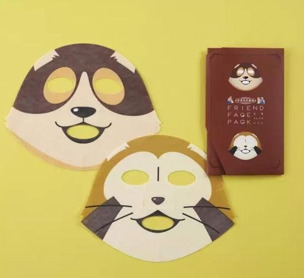  熱血動漫也可滿滿的膠原蛋白 不管在哪都不忘敷面膜 