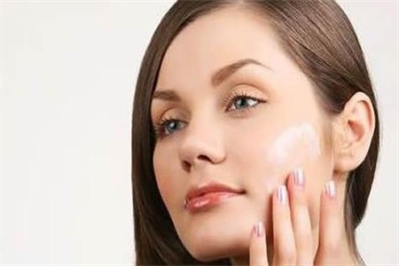 女生要想皮膚水嫩，這些護(hù)膚步驟不能少