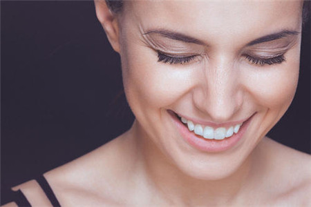 肌膚去皺保濕，你值得擁有的四個護膚秘訣