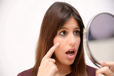 25歲后才需要眼霜?去眼袋、消除黑眼圈就看這一只-易網健康<a href=http://www.gyfww.com/jkys/ target=_blank class=infotextkey>養生</a>網 25歲后才需要眼霜?去眼袋、消除黑眼圈就看這一只