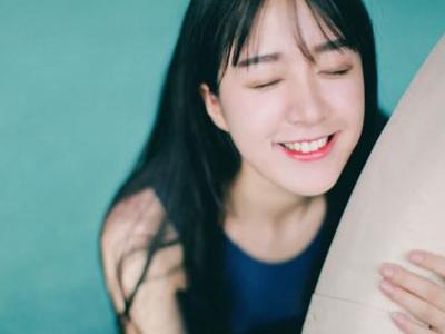 睡前護膚要怎么美白祛斑，女生洗臉、涂精華一步都不能少