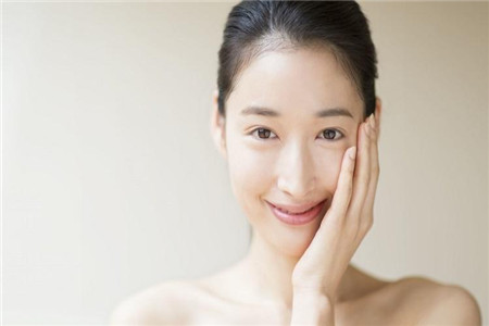 選擇粉底液還是粉底膏，這三個(gè)條件是關(guān)鍵